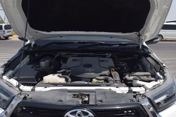 Toyota Hilux 2018  White RHD Diesel AT Pickup 4WD view 20