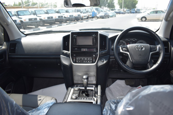 Toyota Land Cruiser 2018  White RHD Diesel AT SUV 4WD view 4