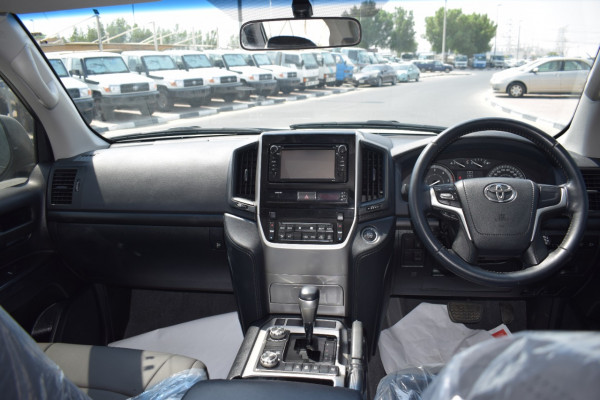 Toyota Land Cruiser 2018  White RHD Diesel AT SUV 4WD view 8