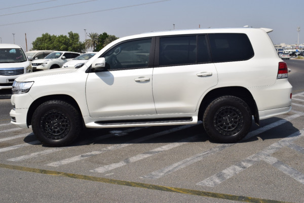 Toyota Land Cruiser 2018  White RHD Diesel AT SUV 4WD view 12