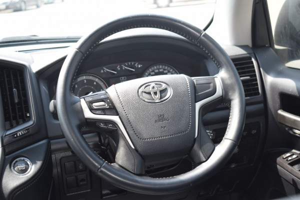 Toyota Land Cruiser 2018  White RHD Diesel AT SUV 4WD view 19