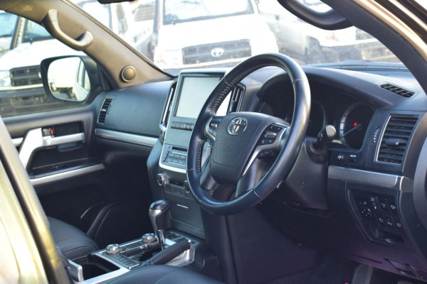 Toyota Land Cruiser 2018/ Black RHD Diesel AT SUV 4WD view 26