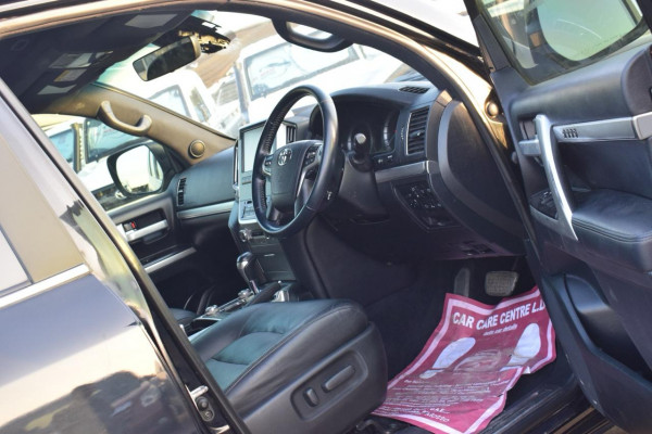 Toyota Land Cruiser 2018/ Black RHD Diesel AT SUV 4WD view 27