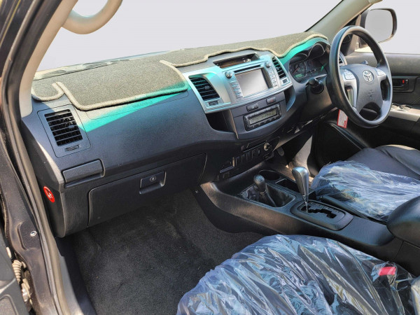 Toyota Hilux 2014  Black RHD Diesel AT Pickup 4WD view 5