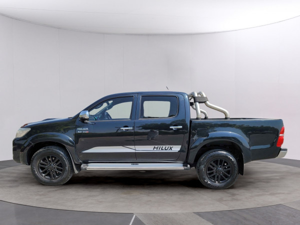 Toyota Hilux 2014  Black RHD Diesel AT Pickup 4WD view 23