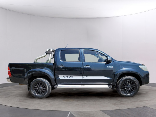 Toyota Hilux 2014  Black RHD Diesel AT Pickup 4WD view 24
