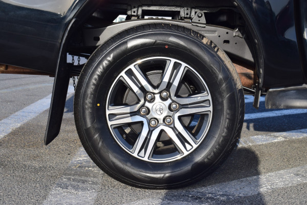 Toyota Hilux 2019  Black RHD Diesel AT Pickup 4WD view 17