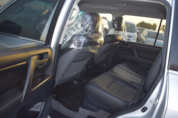 Toyota Land Cruiser 2016  Silver RHD Diesel AT SUV 4WD view 2