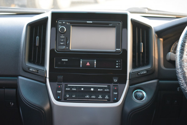 Toyota Land Cruiser 2016  Silver RHD Diesel AT SUV 4WD view 6