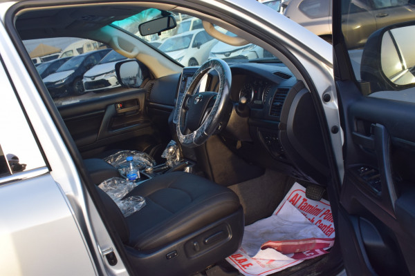 Toyota Land Cruiser 2016  Silver RHD Diesel AT SUV 4WD view 7