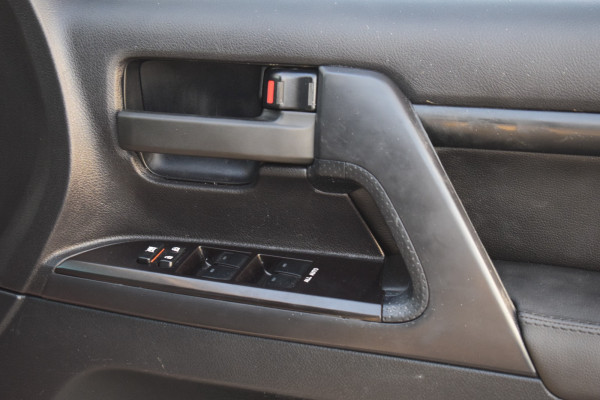Toyota Land Cruiser 2016  Silver RHD Diesel AT SUV 4WD view 9