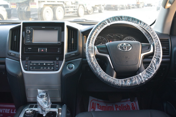 Toyota Land Cruiser 2016  Silver RHD Diesel AT SUV 4WD view 10