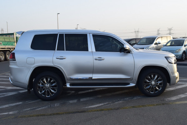 Toyota Land Cruiser 2016  Silver RHD Diesel AT SUV 4WD view 12