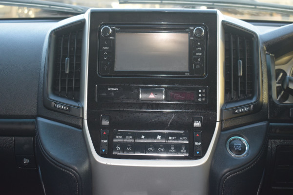 Toyota Land Cruiser 2020  White RHD Diesel AT SUV 4WD view 2