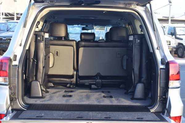 Toyota Land Cruiser 2020  White RHD Diesel AT SUV 4WD view 4