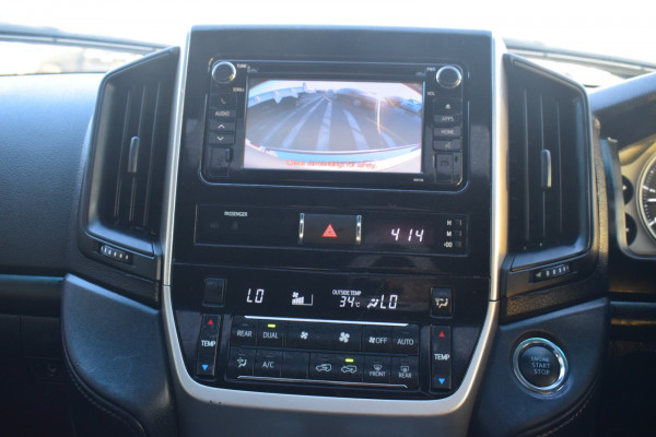 Toyota Land Cruiser 2020  White RHD Diesel AT SUV 4WD view 9