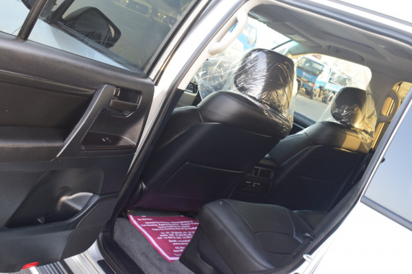 Toyota Land Cruiser 2020  White RHD Diesel AT SUV 4WD view 11