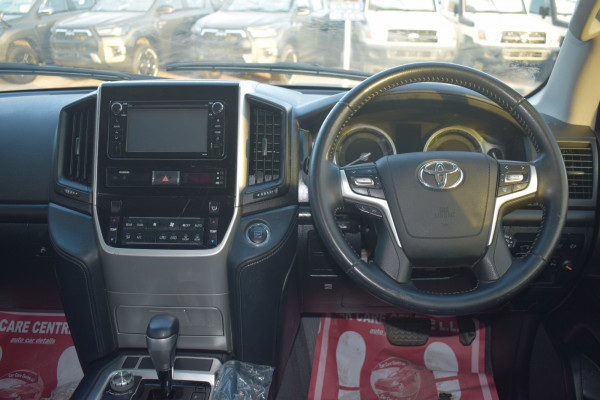 Toyota Land Cruiser 2020  White RHD Diesel AT SUV 4WD view 23