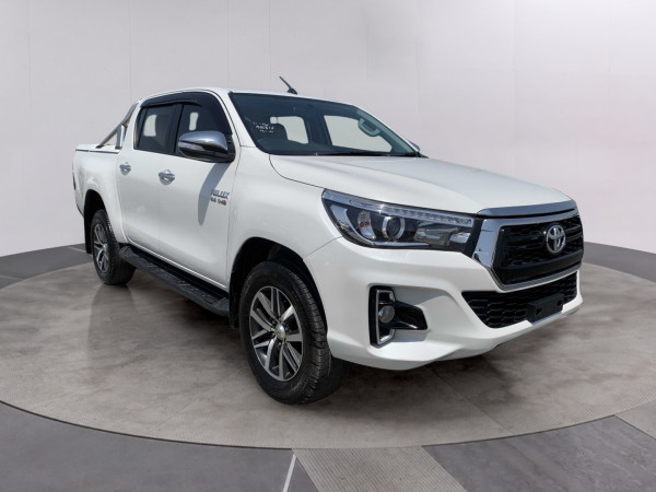 Toyota Hilux 2017/ White RHD Diesel AT Pickup 4WD view 3
