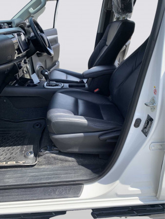 Toyota Hilux 2017/ White RHD Diesel AT Pickup 4WD view 11