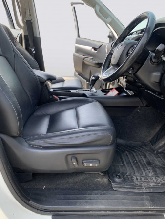 Toyota Hilux 2017/ White RHD Diesel AT Pickup 4WD view 20