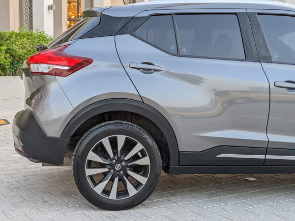 Nissan Kicks 2018  Grey LHD Petrol AT SUV Crossover 2WD view 9