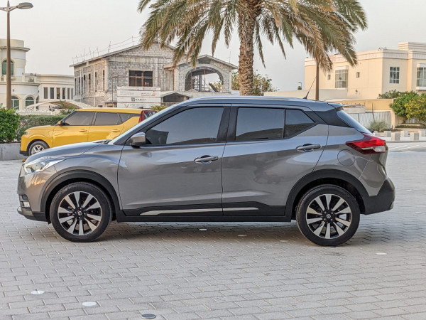 Nissan Kicks 2018  Grey LHD Petrol AT SUV Crossover 2WD view 11