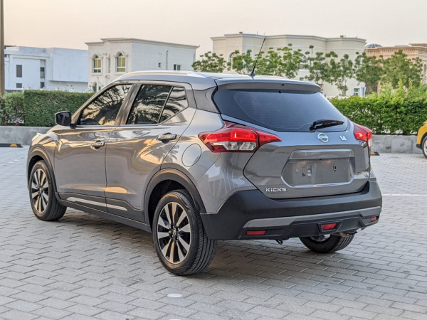 Nissan Kicks 2018  Grey LHD Petrol AT SUV Crossover 2WD view 12