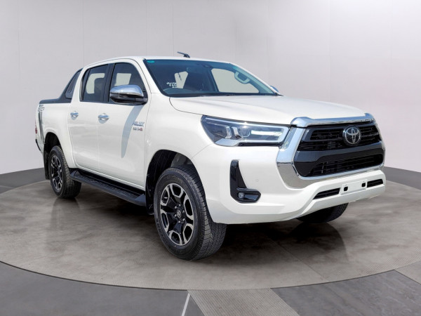 Toyota Hilux 2021/ White RHD Diesel AT Pickup 4WD view 2