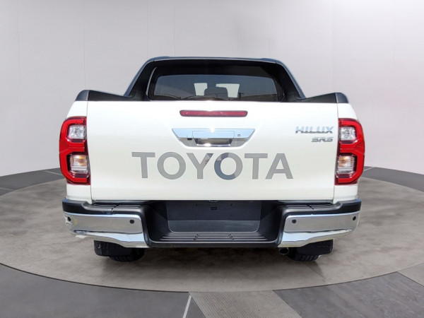 Toyota Hilux 2021/ White RHD Diesel AT Pickup 4WD view 6