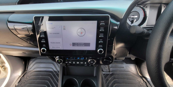 Toyota Hilux 2021/ White RHD Diesel AT Pickup 4WD view 7