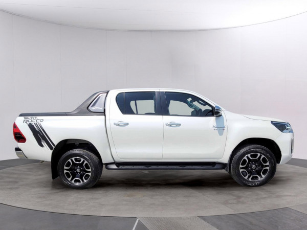 Toyota Hilux 2021/ White RHD Diesel AT Pickup 4WD view 8