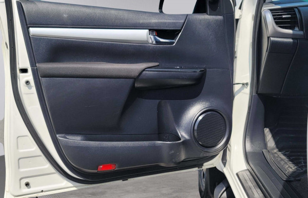 Toyota Hilux 2021/ White RHD Diesel AT Pickup 4WD view 10