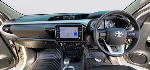 Toyota Hilux 2021/ White RHD Diesel AT Pickup 4WD view 12