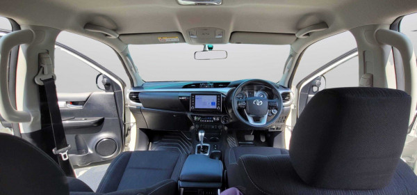 Toyota Hilux 2021/ White RHD Diesel AT Pickup 4WD view 13
