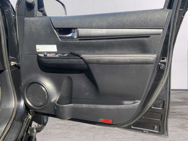 Toyota Hilux 2021/ Black RHD Diesel AT Pickup 4WD view 6