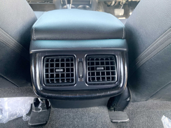 Toyota Hilux 2021/ Black RHD Diesel AT Pickup 4WD view 7