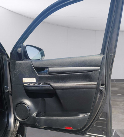 Toyota Hilux 2021/ Grey RHD Diesel AT Pickup 4WD view 7