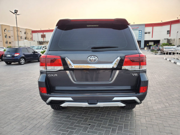 Toyota Land Cruiser 2009/ Grey LHD Petrol AT SUV 4WD view 2