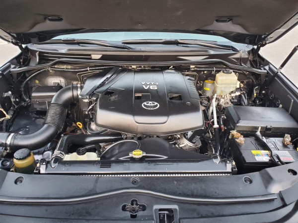 Toyota Land Cruiser 2009/ Grey LHD Petrol AT SUV 4WD view 7
