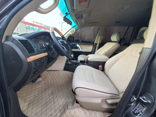 Toyota Land Cruiser 2009/ Grey LHD Petrol AT SUV 4WD view 8