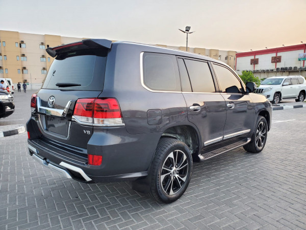 Toyota Land Cruiser 2009/ Grey LHD Petrol AT SUV 4WD view 14