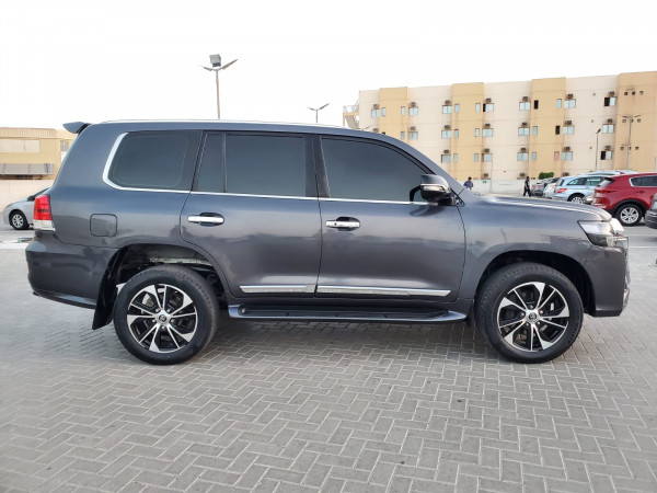 Toyota Land Cruiser 2009/ Grey LHD Petrol AT SUV 4WD view 17