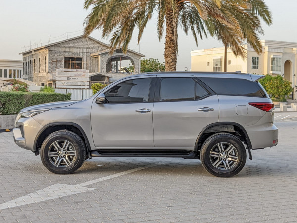 Toyota Fortuner 2023/ Silver LHD Petrol AT SUV 4WD