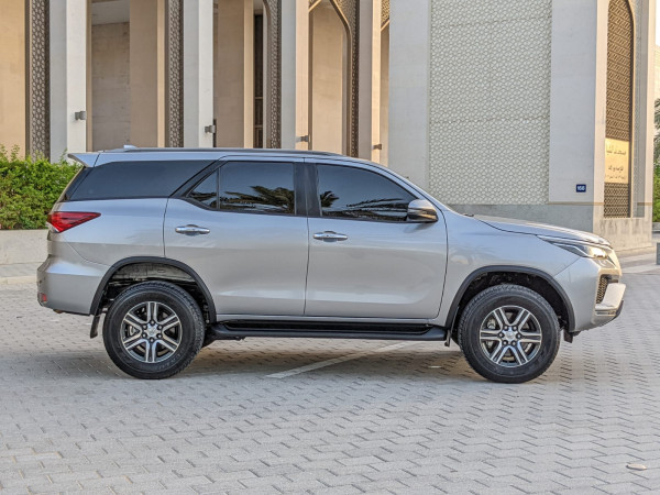 Toyota Fortuner 2023/ Silver LHD Petrol AT SUV 4WD view 18