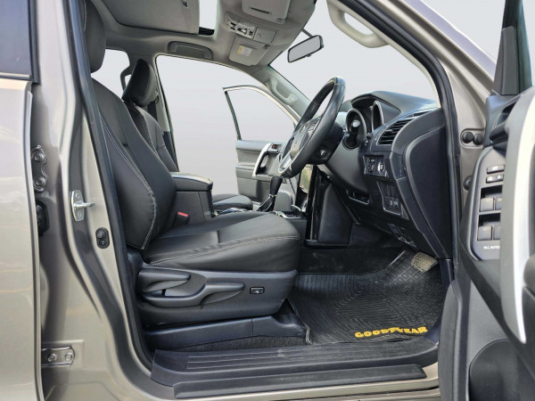 Toyota LAND CRUISER PRADO 2015/ Brown RHD Diesel AT SUV 4WD view 16