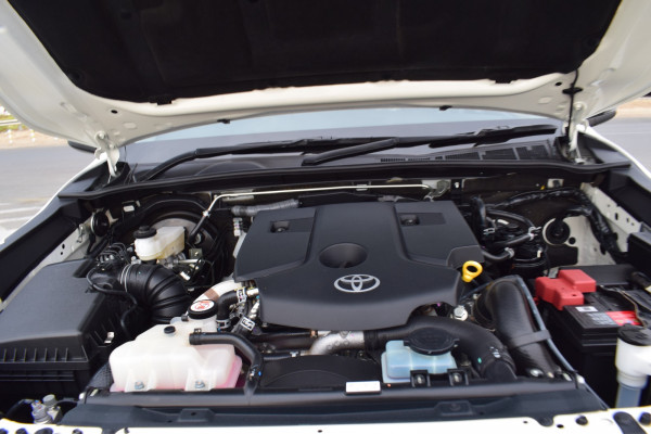 Toyota Hilux 2022/ White RHD Diesel AT Pickup 4WD view 2