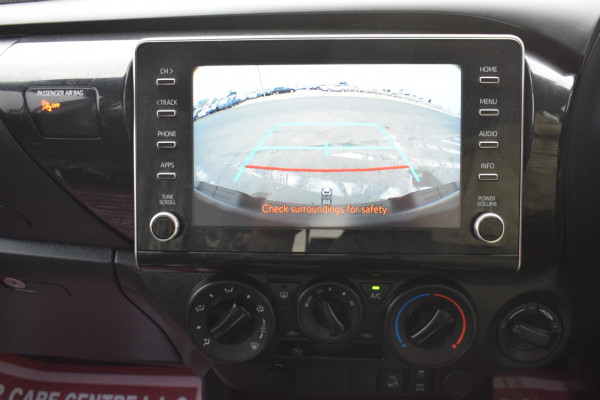 Toyota Hilux 2022/ White RHD Diesel AT Pickup 4WD view 3