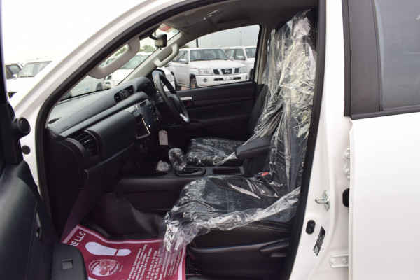 Toyota Hilux 2022/ White RHD Diesel AT Pickup 4WD view 7