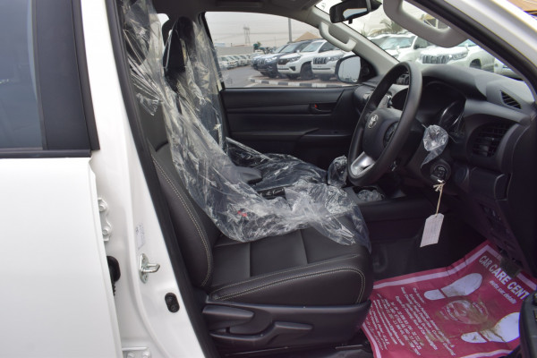 Toyota Hilux 2022/ White RHD Diesel AT Pickup 4WD view 10